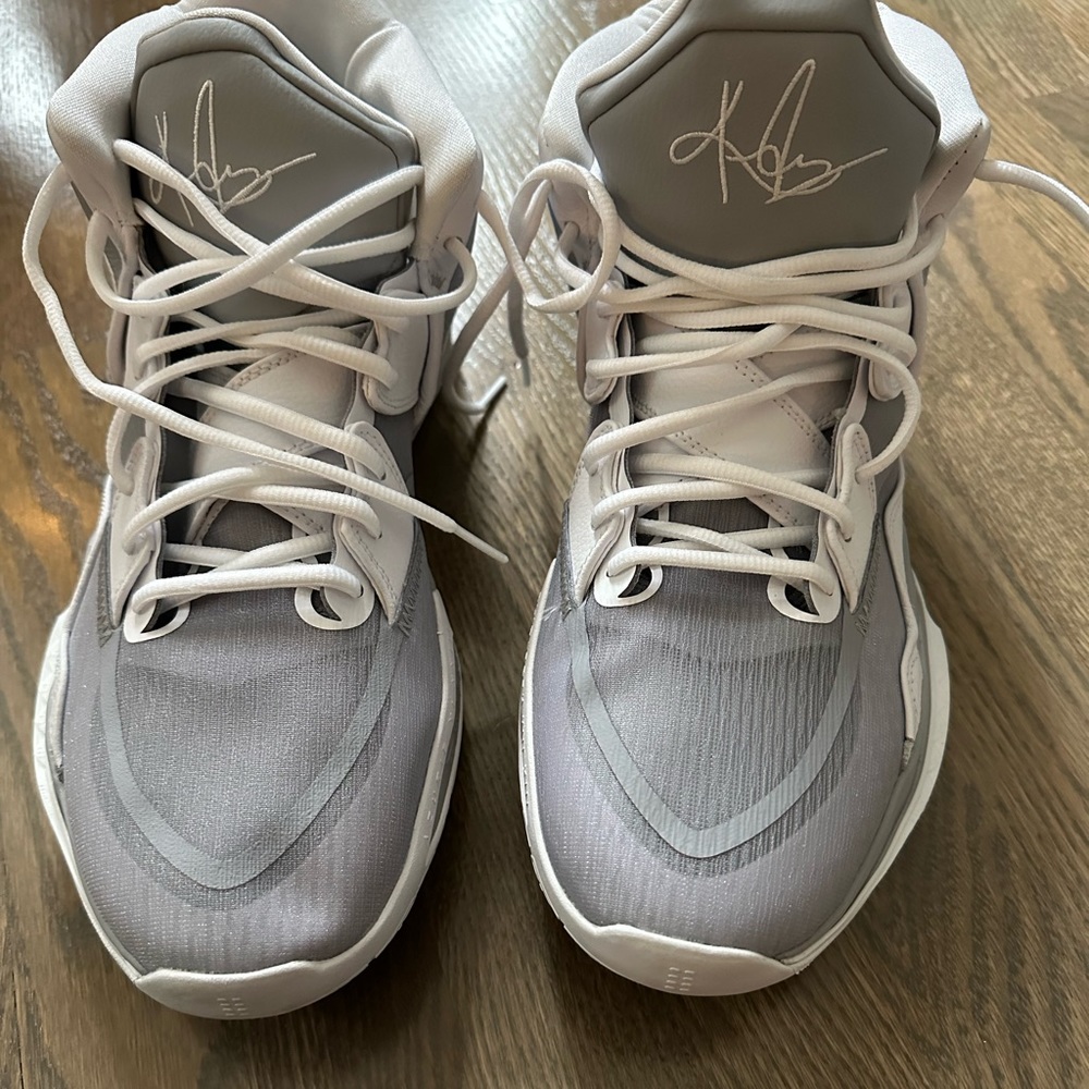 Nike Men’s Kyrie Infinity Basketball
